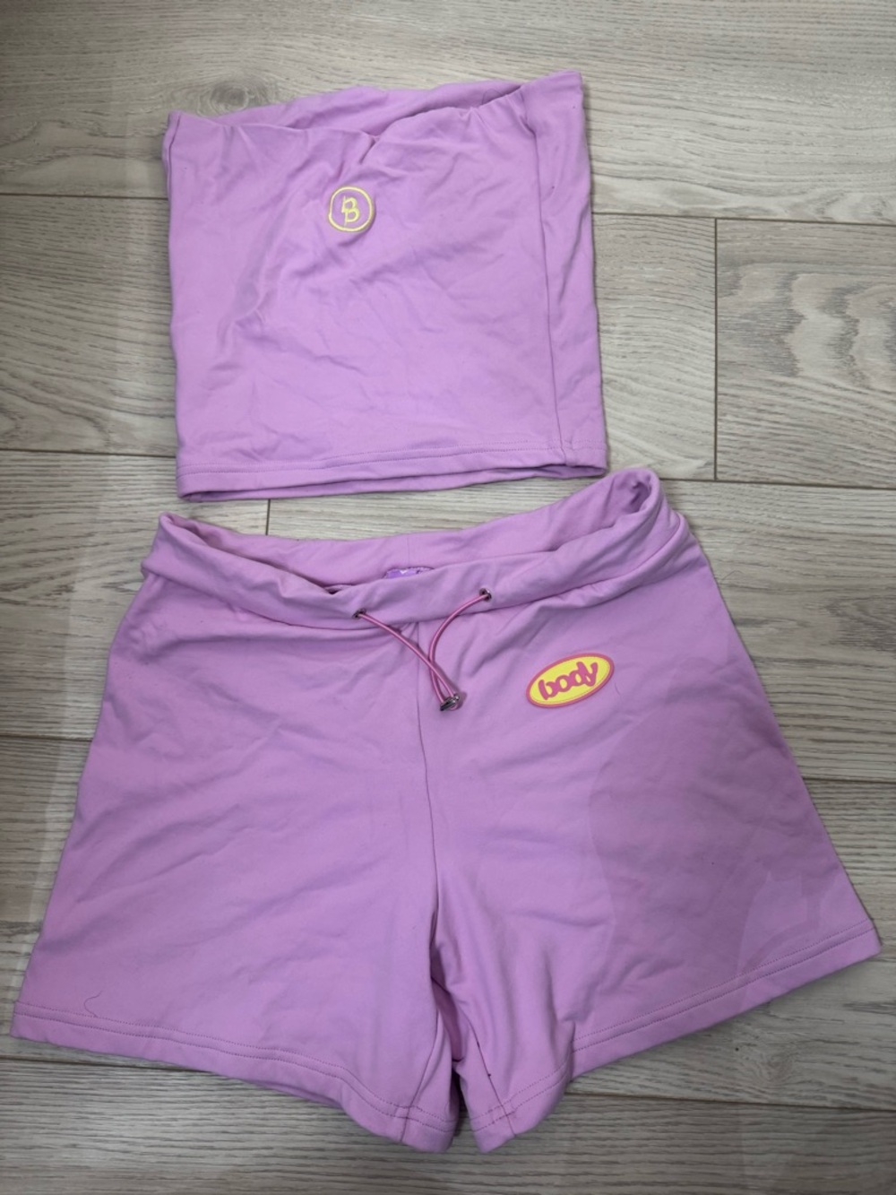 Body by Raven Set Women's Lilac Drawstring Shorts and Tube Top
Size Medium - Picture 3 of 4